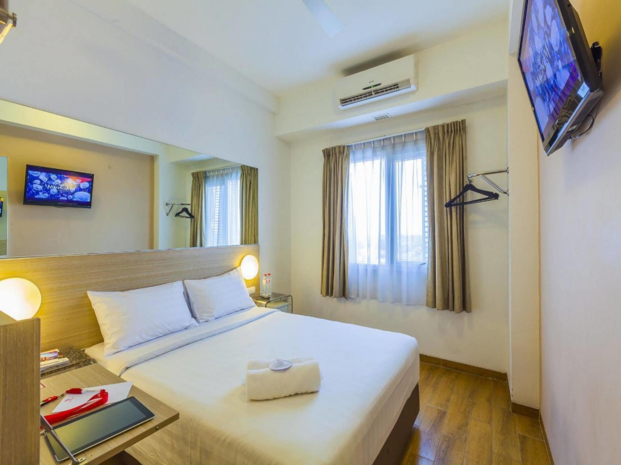 Monoloog Hotel Bekasi Exterior foto